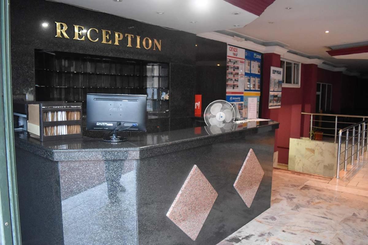 Ares City Hotel ケメル エクステリア 写真